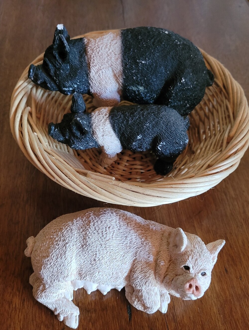 Stone Critters Pig Figurine Set - Black & White and Light Pink Pigs (115)